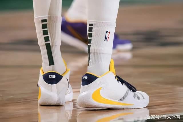 中国U18男冰斩获世锦赛乙级A组亚军 中国女冰降组