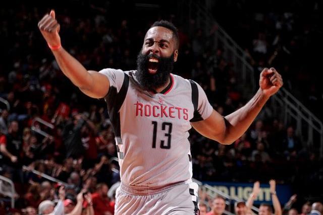 记者：本坦库尔因种族歧视孙兴慜 被英足总禁7场